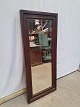 Spejl i 
etgetræ, fra 
1910erne.
Det har 
brugsspor.
Højde 133cm 
Bredde 58cm