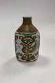 Royal 
Copenhagen 
Fajance Baca 
Vase No. 
713/3208. 
Designet af 
Nils Thorsson. 
Måler  17,5 cm 
x 10 ...