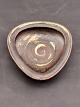 Royal 
Copenhagen 
stentøjs fad 
20162  17 x 17 
cm. design Bode 
Willumsen emne 
nr. 609566