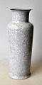 Royal 
Copenhagen 
craquelle vase, 
20. årh. 
København, 
Danmark. 
Stemplet. H.: 
21,5 cm. 