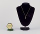 Flora Danica 
Jewellery, 
produceret hos 
Eggert. 
”Liljekonval” 
halskæde samt 
et par 
ørestikker. ...