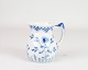 Flødekande 
stemplet med 
dekorationsnummer 
392 fra Bing & 
Grøndahl. 
Fremstillet af 
porcelæn med 
...