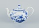 Tekande i 
løgmønstret 
dekoration. 
Porcelæn.
Låg med 
blomsterknop.
Ca Tyskland, 
...