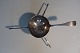 Antik tesi af 
sølv med 
initialer
Fra 
1800-tallet
Ikke stemplet
L: ca. 16cm 
med håndtag, 
selv ...