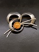 N E From 
Næstved 
sterling sølv 
vintage broche 
med rav 5 x 3 
cm. emne nr. 
610135