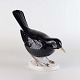Figur i 
porcelæn med 
motiv af 
stående solsort 
med røde bær 
liggende ved 
fødderne. Nr. 
...