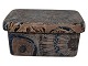 Royal 
Copenhagen 
Fajance Baca, 
brun smørskål.
Dekorationsnummer 
870/2823.
Designet af 
Nils ...