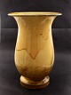 H A Kähler uran 
gul 
klokkeformet 
gulv vase 45 
cm. repareret 
emne nr. 610550