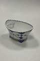 Royal 
Copenhagen 
Musselmalet 
Helblonde 
Fingerskål med 
stang No. 1182
Måler 14,5cm / 
5.71 inch
