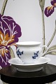 Royal 
Copenhagen , 
sjælden Blå 
Blomst kaffekop 
på fod med hank 
og 
undertallerken. 
også kaldet ...