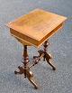 Danish sewing 
table in walnut 
and walnut 
root, 19th 
century.