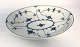 Royal 
Copenhagen. 
Musselmalet, 
riflet. Ovalt 
salat fad. 
Model 24. 
Længde 25 cm. 
Bredde 19,5 cm. 
...