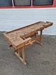 Høvlebænk i 
massivt 
bøgetræ, fra 
1930erne.
Den har 
brugsspor.
Højde 80cm 
Bredde 175cm 
Dybde 80cm
