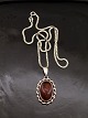 830 silver 
pendant with 
amber 3 x 2 cm. 
and sterling 
silver chain 39 
cm. item no. 
611735