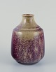 Henning Nilsson 
for Höganäs, 
Sverige.
Unika vase af 
stentøj. 
Hånddrejet, 
håndglaseret.
Glasur ...
