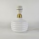 Bordlampe i 
opal hvidt glas 
med messing 
bånd, fra Le 
Klint. model 
313, max 40 
watt ...