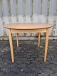 Spisebord med 2 tillægsplader
 Kr. 950,-