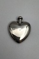 Christian 
Michelsen Sølv 
Hjerteformet 
Parfumeflacon 
Måler 5.2 cm x 
4.2 cm Vægt 
19.46 gr (0.68 
oz)