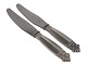 Georg Jensen 
Dronning 
Sterlingsølv og 
rustfrit stål, 
frokostkniv.
Længde 20,2 
cm., heraf ...