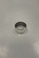 Hingelberg 
Sterling Sølv 
Servietring i 
Moderne design
Vejer 22 gram 
/ 0.80 oz