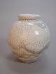 H.A. Kähler 
Vase  fin stand 
 H: 13 cm.  D: 
13 cm.