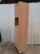 Skovby skab i 
fineret egetræ, 
fra 2020erne.
Det har små 
brugsspor.
Højde 200cm 
Bredde 50cm ...