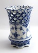 Royal 
Copenhagen. 
Musselmalet, 
helblonde. 
Vase. Model 
1016. Højde 11 
cm. (1 
sortering)