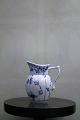Royal 
Copenhagen , 
Musselmalet 
Halvblonde 
flødekande.
Dekorationsnummer: 
394. 
3.sortering. H: 
...