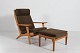 Hans J. Wegner 
(1914-2007)
Lænestol GE 
290 - høj model
med tilhørende 
fodskammel ...