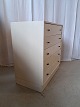 Malet kommode, 
fra 1980erne.
Den har en del 
brugsspor.
Højde 75cm 
Bredde 71cm 
Dybde 40cm
