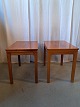 2 Lampeborde i 
fineret 
mahogni, fra 
1990erne.
De har 
brugsspor.
Højde 53cm 
Bredde 42cm 
Længde 62cm