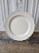 English Creamware plate decorated with feathered edge in relief 24.5 cm.