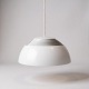 Die AJ Royal Pendelleuchte wurde 1957 von Arne Jacobsen als Teil des Gesamtdesignkonzepts für ...