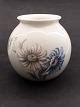B&G kugle vase 
8697/472  H 15 
cm. emne nr. 
615789