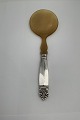 Georg Jensen 
Sølv / Horn 
Dronning 
Serveringsspade 
No. 206 
Måler 20,3 cm 
(7.99 inch)