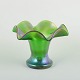 Bøhmen, 
attribueret til 
Loetz. Vase. 
Ca. 1900.
Mundblæst grøn 
glasvase med 
iriseret 
overflade i ...