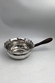 Dansk Sølv 
Kasserolle 
(1921)
Måler H 6.5 cm 
(2.55 inch) 
Diam 16 cm (6.3 
inch)  (Ved 
håndtag 28 ...