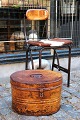 Gammel oval 
metal boks med 
gammel original 
bemaling og ...