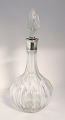 Karaffel med 
sølvmontering 
(830). Højde 34 
cm. Produceret 
1941.