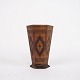 Dekorativ vase 
fra 
1900-tallet, 
udført i mørkt 
træ med smukt 
orientalsk 
inspireret ...