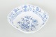 Meissen
Square bowl, 
“Blue Onion” 
pattern, early 
20th century.
Elegant square 
porcelain bowl 
...