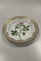 Royal 
Copenhagen 
Flora Danica 
Gennembrudt 
Middagstallerken 
No 20/3553. 
25.5 cm Ø. I 
perfekt ...