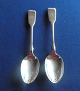 Pair of children's spoons in English sterling silver. L approx. 14cm & approx. 15cm.