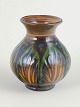 Kähler vase, 1930’erne.Vase i drejet stentøj med rundbuet krop og let udsvajet hals. ...