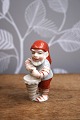 Royal Copenhagen Pixie nisse i porcelæn , nr.762.Nisse med krammerhus. Højde: 7cm. 