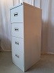 Malet metal kommode/arkivskab, fra 1990erne.Det har brugsspor og der medfølger ikke ...