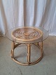 Lampebord i bambus med glasplade, fra 1990erne.Det har defekter.Højde 35cm Diameter 54cm