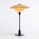 PH 3/2 bordlampe designet af Poul Henningsen og fremstillet af Louis Poulsen i 1930’erne. Lampen ...