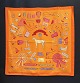 Hermès: Orange silketørklæde med motiv 'Albums de Colportage'. 90 x 90 cm. Materiale: 100% ...