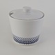 Sukkerskål med låg i porcelæn fra stellet RomberProducent Porcelænsfabrikken ...